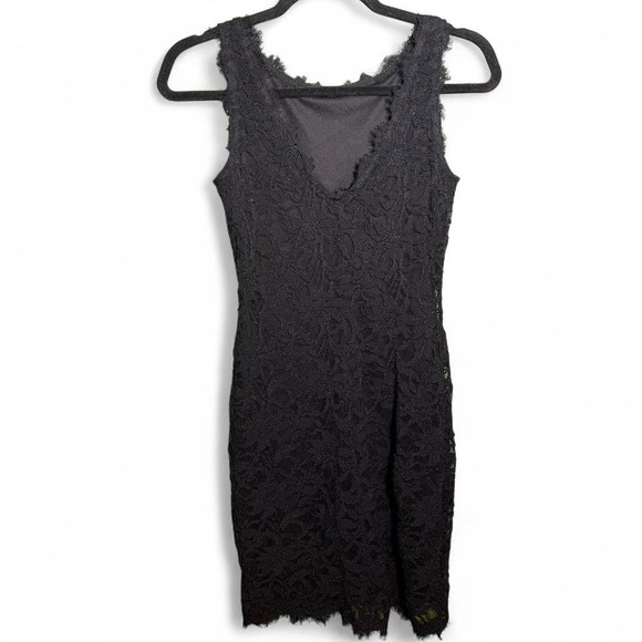 Jump Apparel size S black lace knee-length dress with scalloped hem - Picture 4 of 4